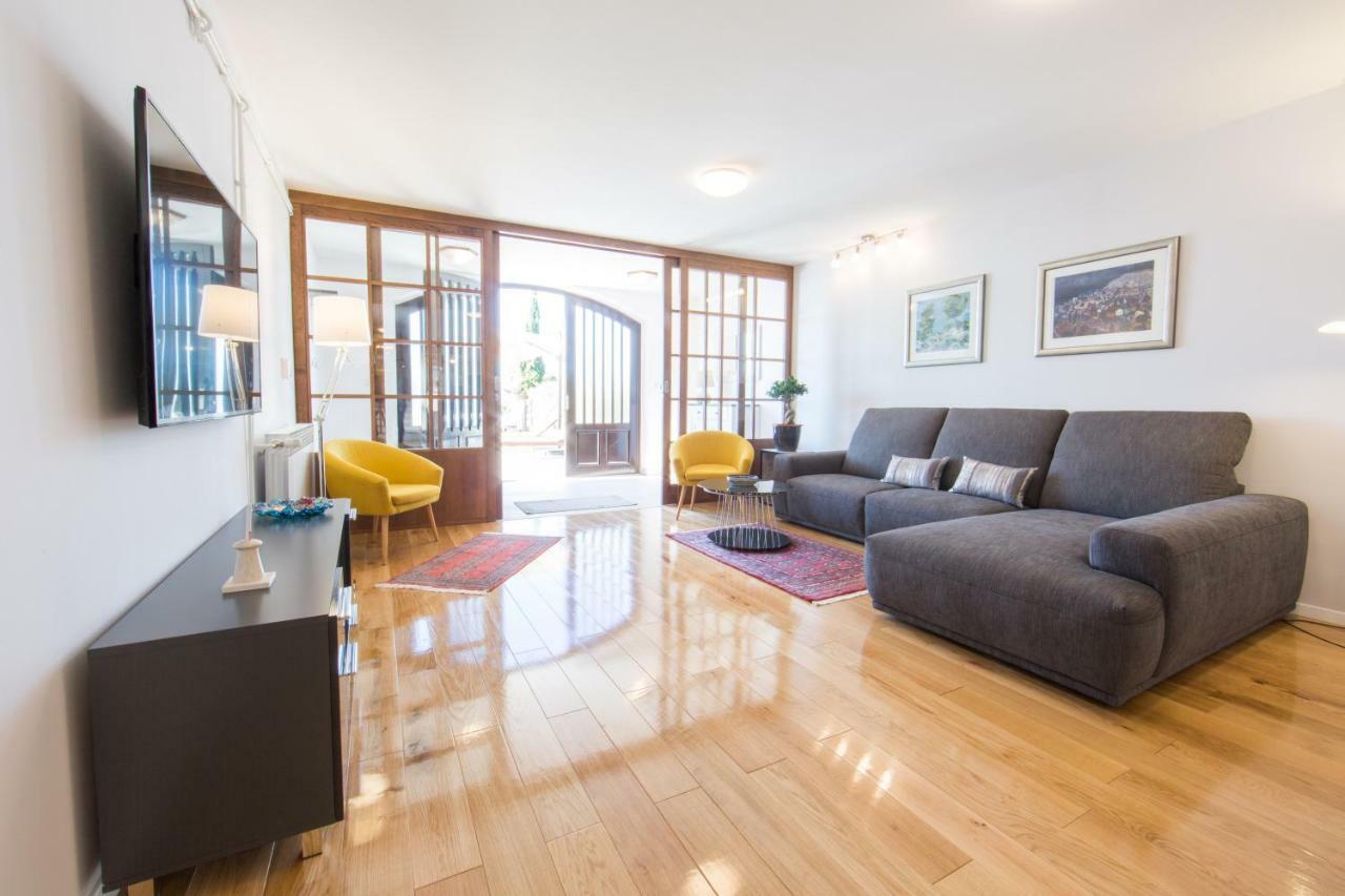 Melody M Apartment With Private Pool スプリト エクステリア 写真
