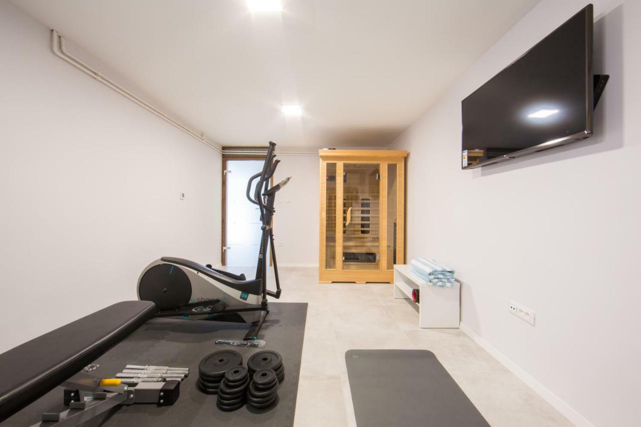 Melody M Apartment With Private Pool スプリト エクステリア 写真