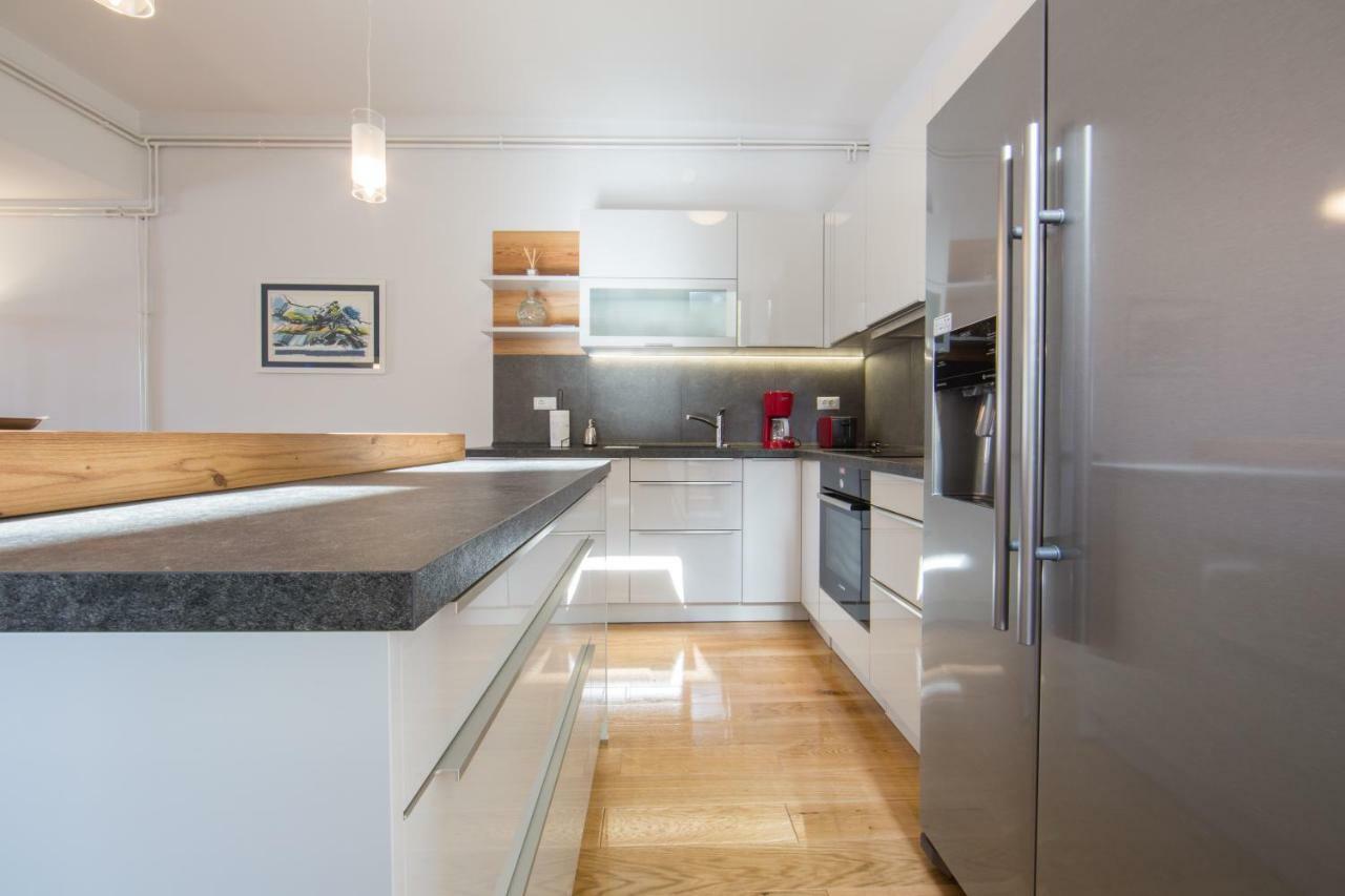 Melody M Apartment With Private Pool スプリト エクステリア 写真