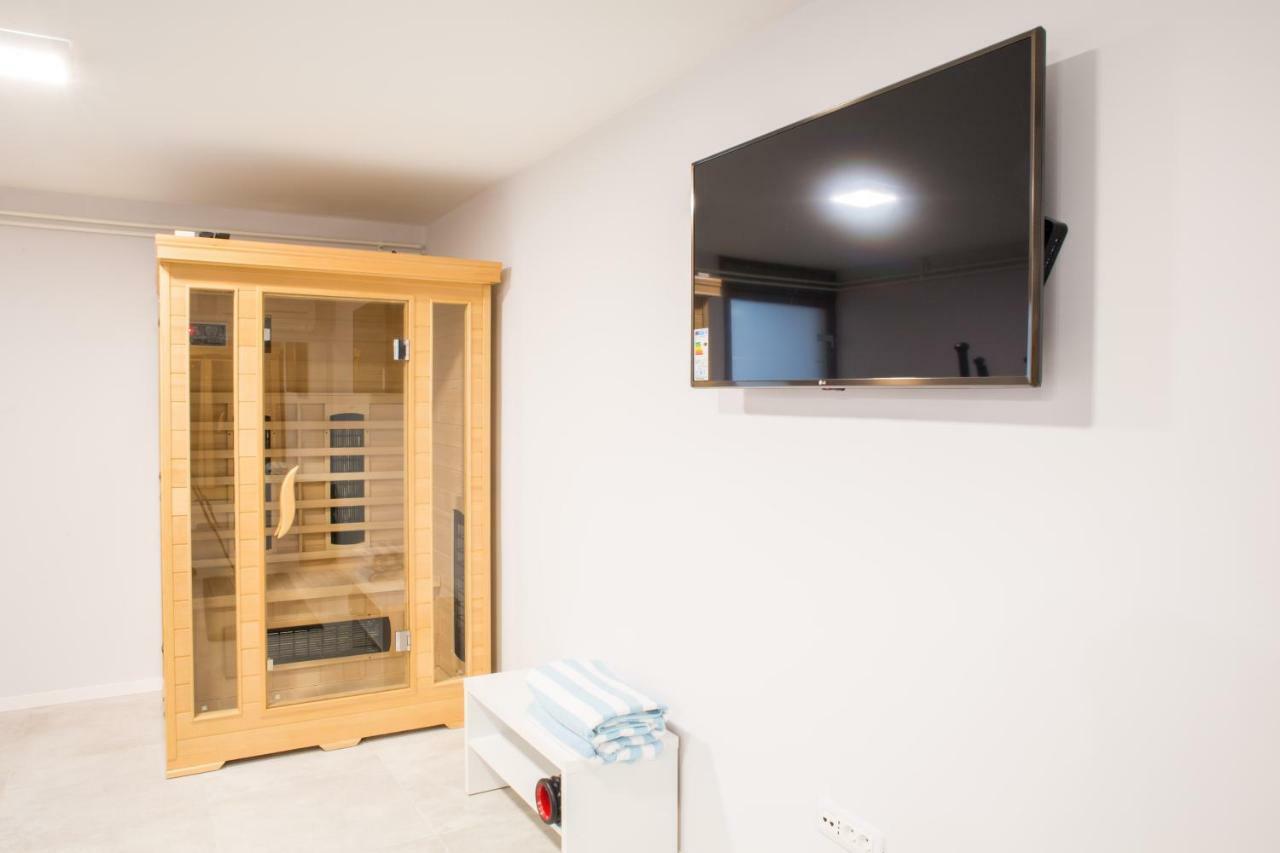 Melody M Apartment With Private Pool スプリト エクステリア 写真
